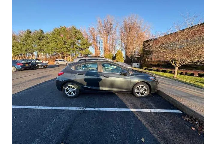 $12778 : Chevrolet Cruze 2018 LT Auto image 2