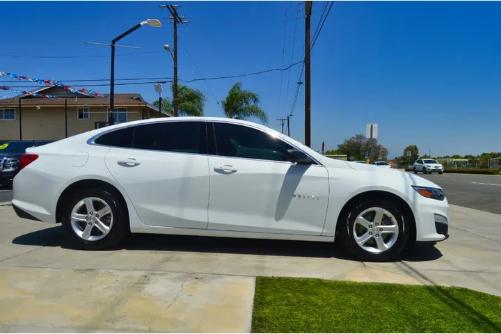 $17495 : Used 2023 Malibu 4dr Sdn LS w image 6