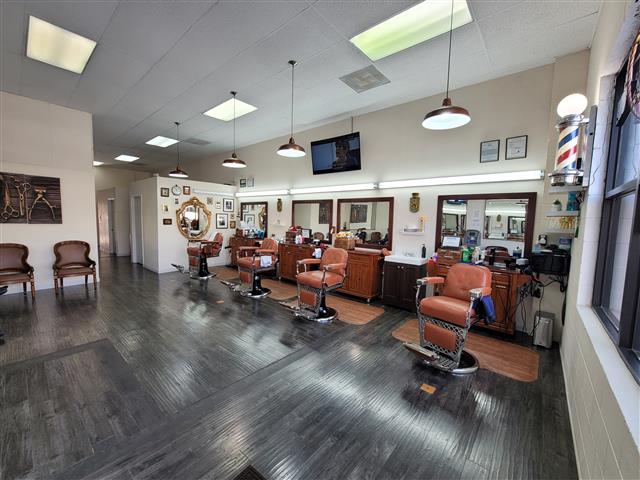 Hollywood Royalty Barber Shop image 1