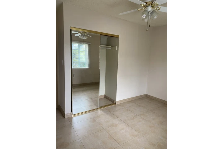 $800 : Se renta recamara image 2