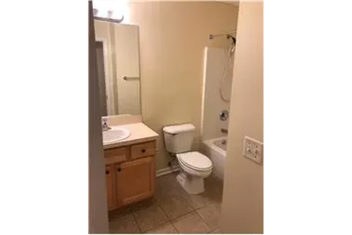 $2400 : Rental property with 4 bedro image 9