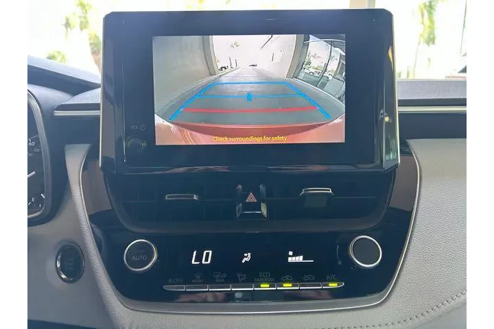 $26995 : Toyota Corolla Hatchback 202 image 5