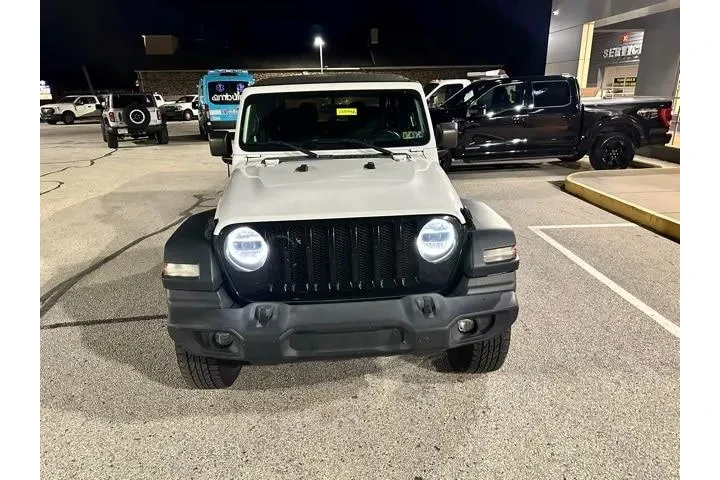 $26979 : Jeep Wrangler 2020 4x4 Sport image 2