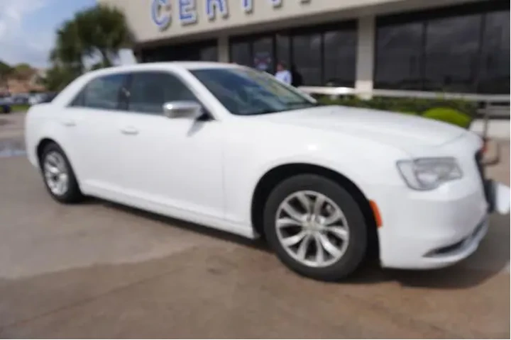$13888 : Chrysler 300 2016 Limited 4d image 1