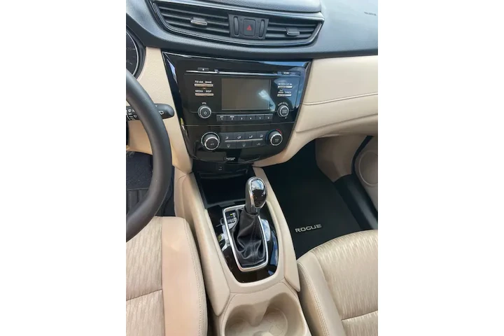 $6800 : 2017 Nissan rogue S image 5