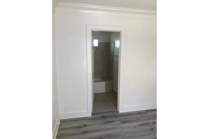 $1350 : single en Los Angeles $1,350 image 2