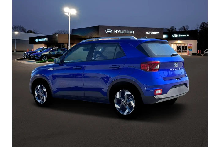 $23402 : Hyundai VENUE 2026 SEL 4dr C image 4