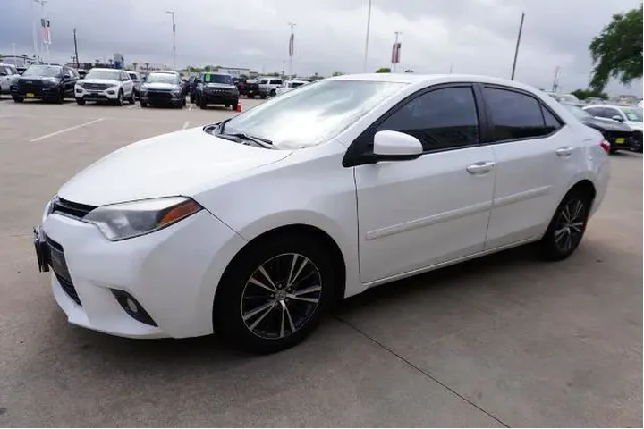 $13988 : Toyota Corolla 2016 S 4dr Se image 3