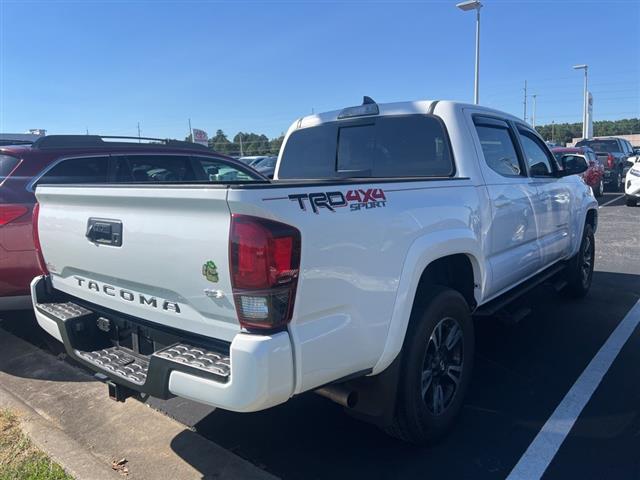 $35991 : PRE-OWNED 2018 TOYOTA TACOMA image 10