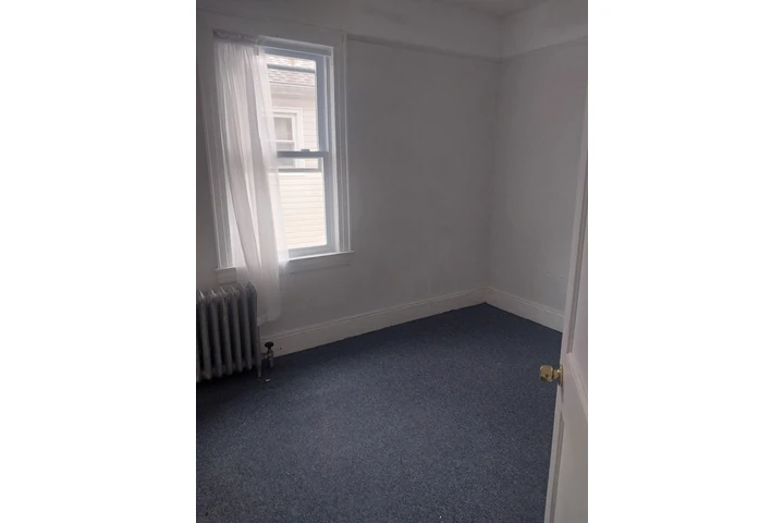 $2700 : Grande en 2fl. / 3br 1bano. / image 4