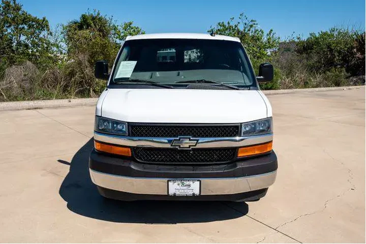 $25906 : Chevrolet Express 2017 LT 35 image 2