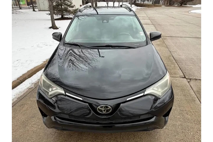 $15997 : 2017 RAV4 LE image 3