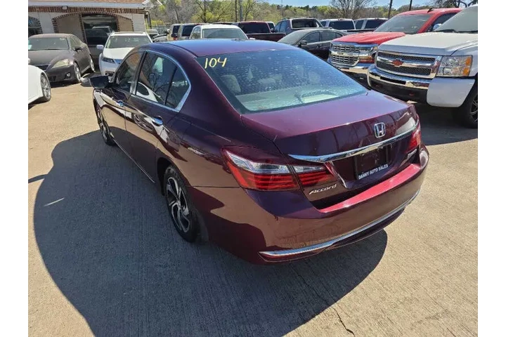 $9900 : 2016 Accord LX image 4