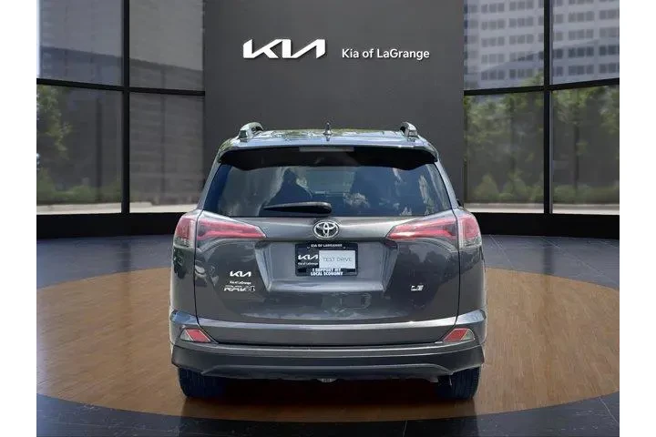 Toyota RAV4 2018 LE 4dr SUV image 9