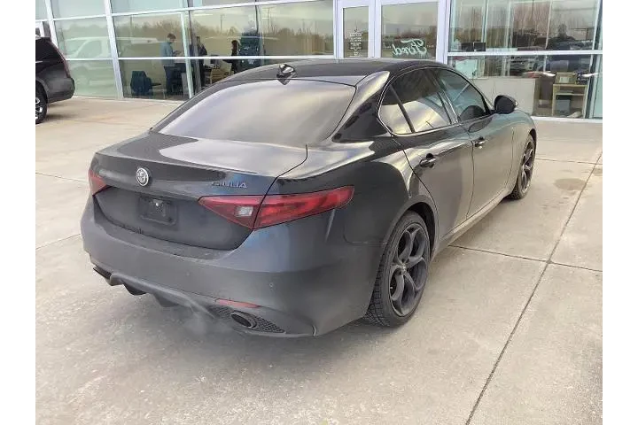 $18345 : Alfa Romeo Giulia 2018 AWD T image 3