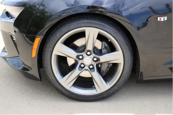 $27807 : Chevrolet Camaro 2017 SS 2dr image 4
