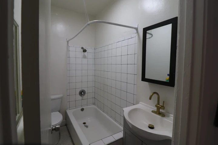 $1379 : LA. APARTAMENTO SINGLE image 2