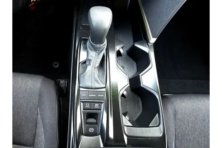 $27900 : Toyota Camry 2025 SE 4dr Sed image 10