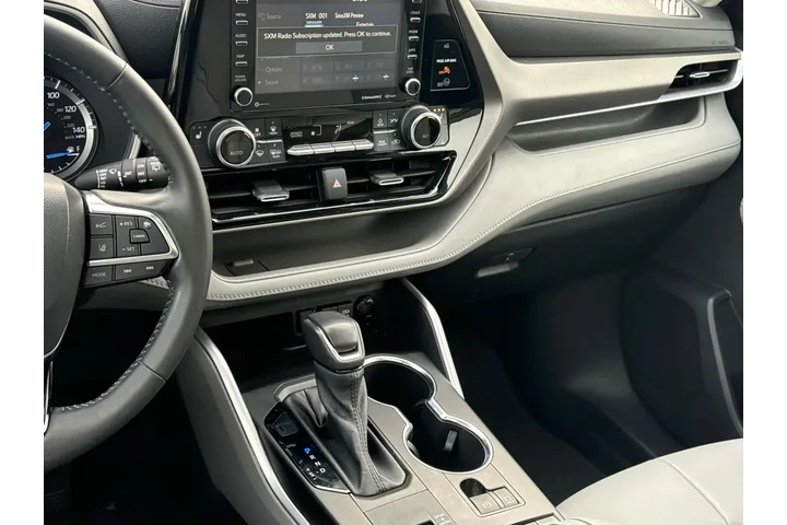 $33780 : Toyota Highlander Hybrid 202 image 10