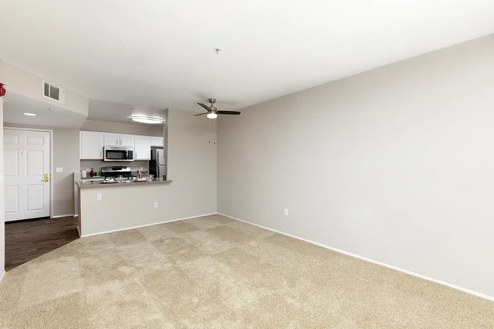 $3300 : FountainGlen Seacliff unit D20 image 2