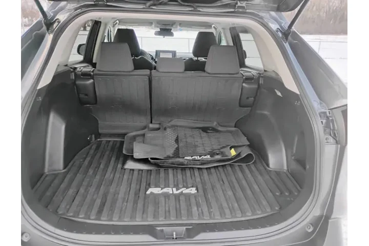 $19995 : 2020 RAV4 LE image 9