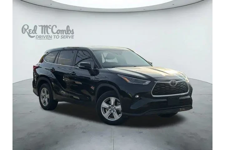$29319 : Toyota Highlander 2023 LE 4d image 1