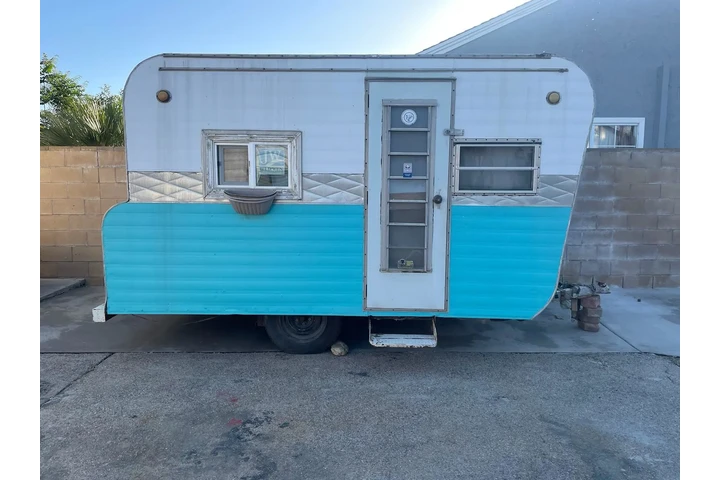 $1900 : Canned Ham Trailer image 1
