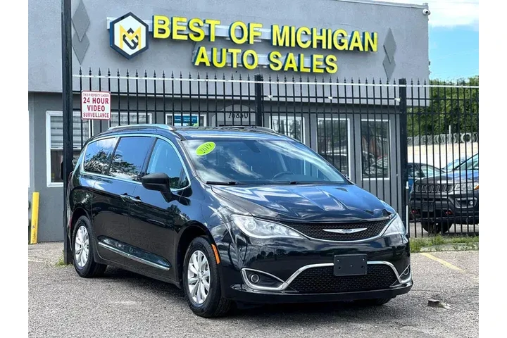 2019 CHRYSLER PACIFICA image 1