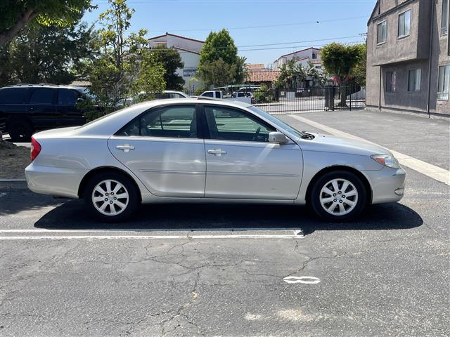 $4600 : 2004 Toyota Camry XLE Senda 4D image 2