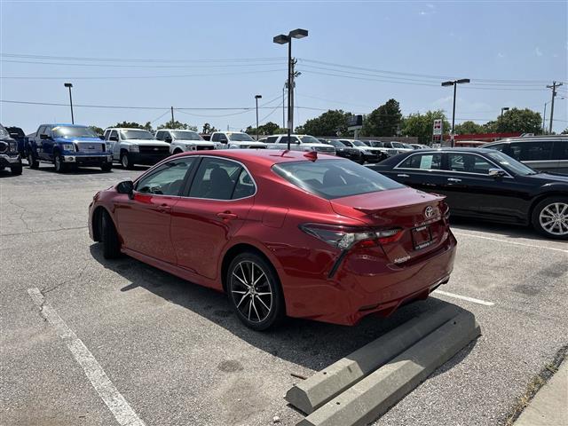 $23999 : 2021 Camry SE Sedan I-4 cyl image 4