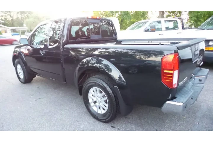 $13900 : 2016 Frontier SV V6 image 7