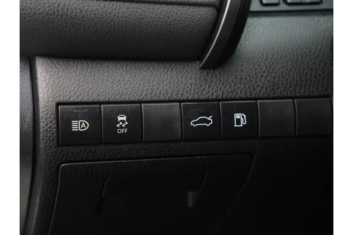 $12232 : Toyota Camry 2018 SE 4dr Sed image 9