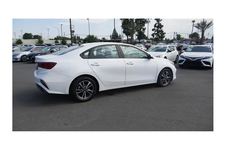 $17484 : 2023 Forte LXS image 6