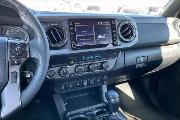 $39998 : Toyota Tacoma 2023 4x4 TRD P image 6