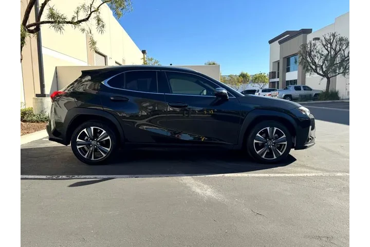 2019 UX 200 Base 4D SUV FWD image 8