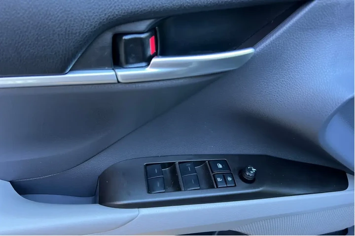Toyota Camry 2023 LE 4dr Sed image 10