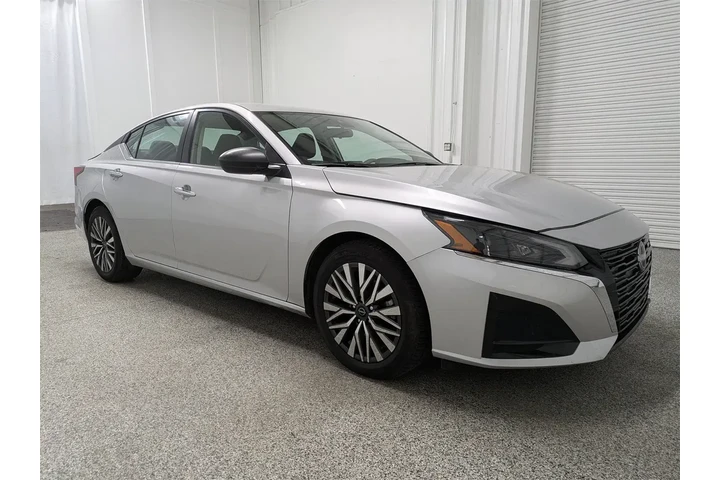 $21897 : Nissan Altima 2024 2.5 SV 4d image 2