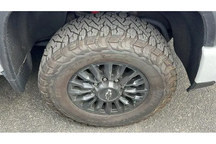 $64984 : Chevrolet Silverado 2500HD 2 image 3