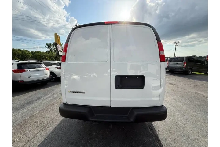 $18995 : 2021 Express 2500 image 10