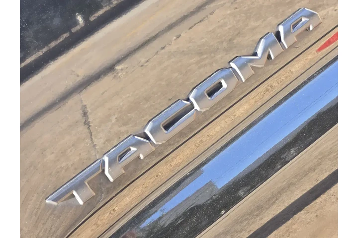 Toyota Tacoma 2023 4x4 TRD S image 8