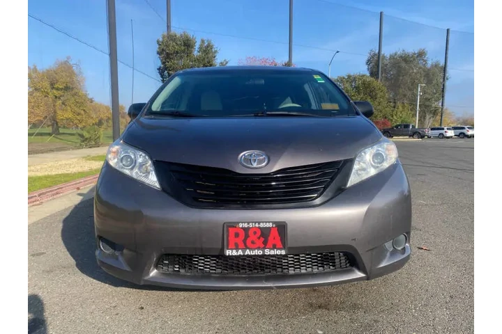 $10995 : 2014 Sienna L 7-Passenger image 3