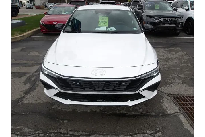 $25301 : Hyundai ELANTRA 2025 SEL Spo image 2