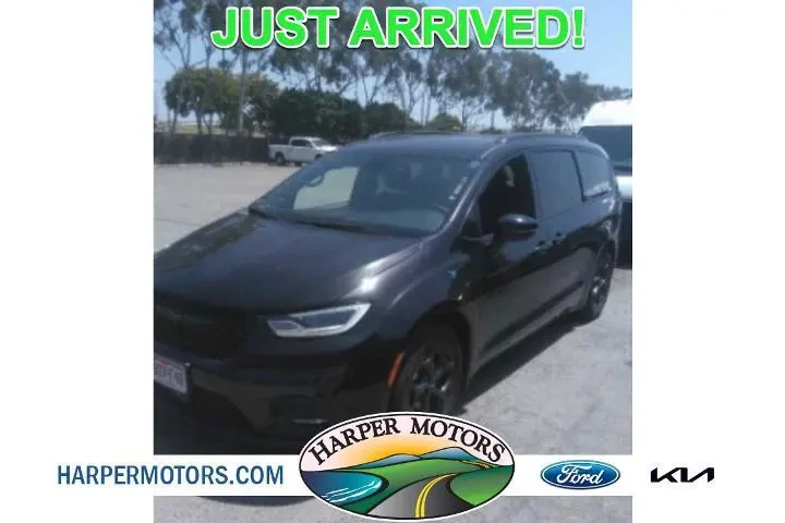 $31321 : Chrysler Pacifica Plug-In Hy image 1
