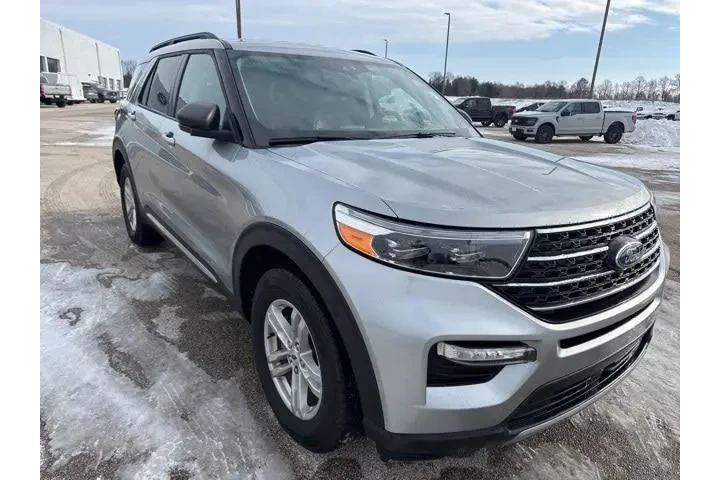 $32999 : Ford Explorer 2023 AWD XLT 4 image 3