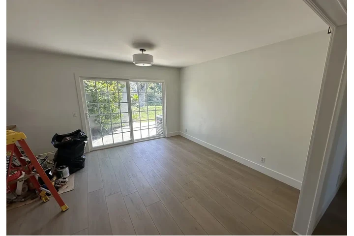 $950 : Spacious charming modern home image 4