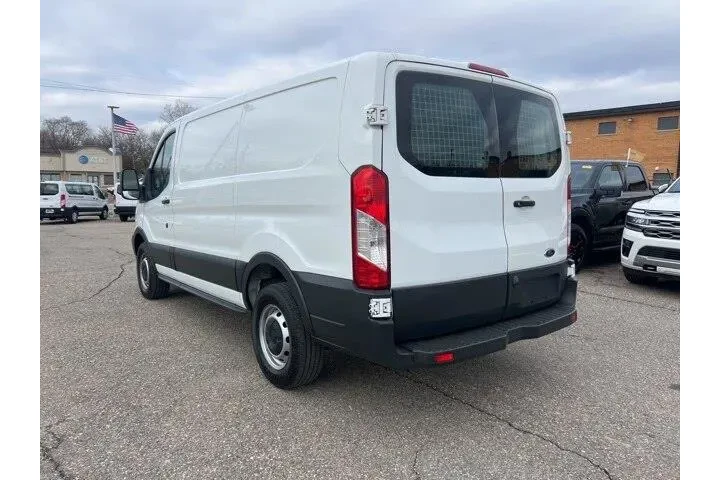 $17304 : Ford Transit 2018 250 3dr SW image 6