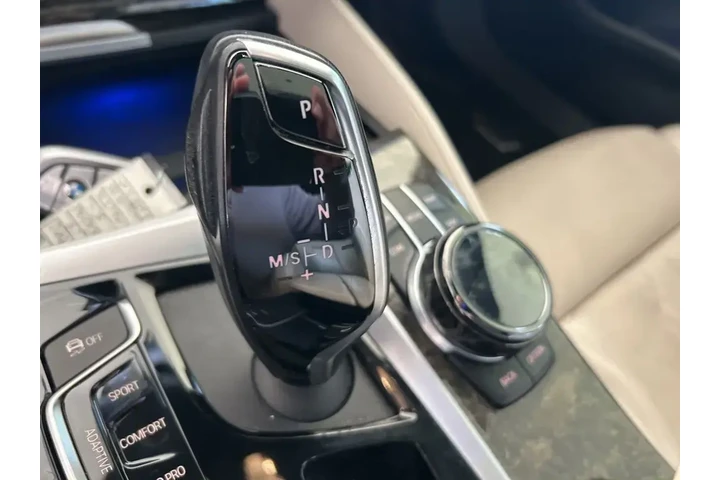 $32800 : BMW 5 Series 2019 AWD M550i image 8