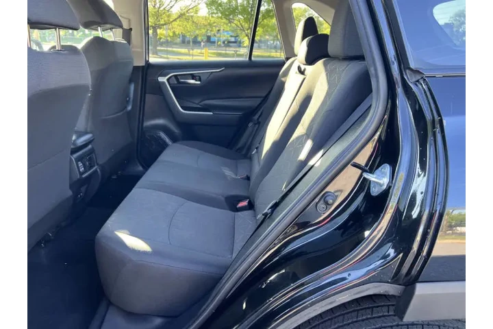 $19900 : 2021 RAV4 XLE image 10