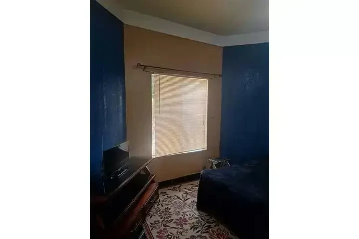 LOS ÁNGELES SE RENTA CUARTO image 1