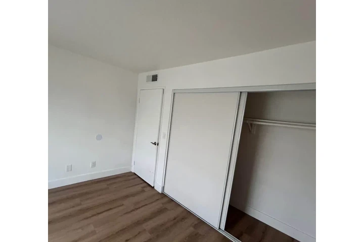 $900 : Alquilo cuarto image 1